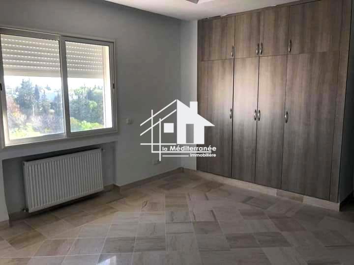 A louer étage de villa S+3 à la Soukra