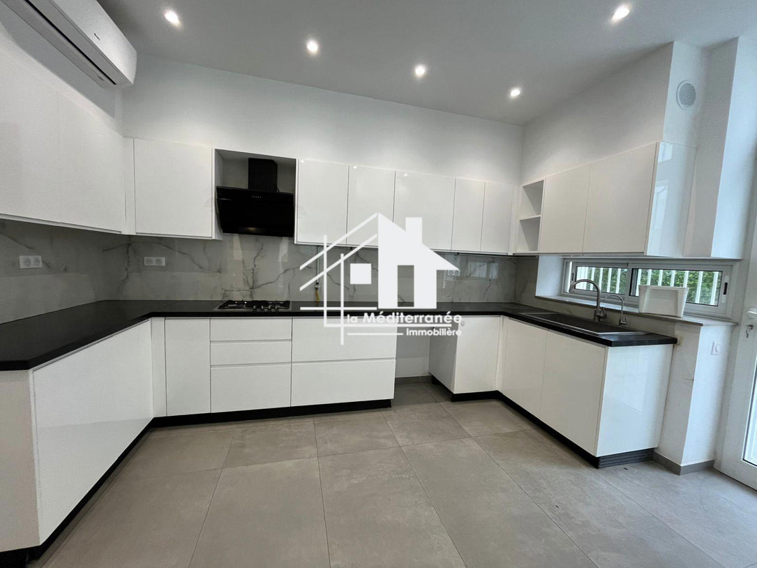 A louer une villa s+4 à Gammarth