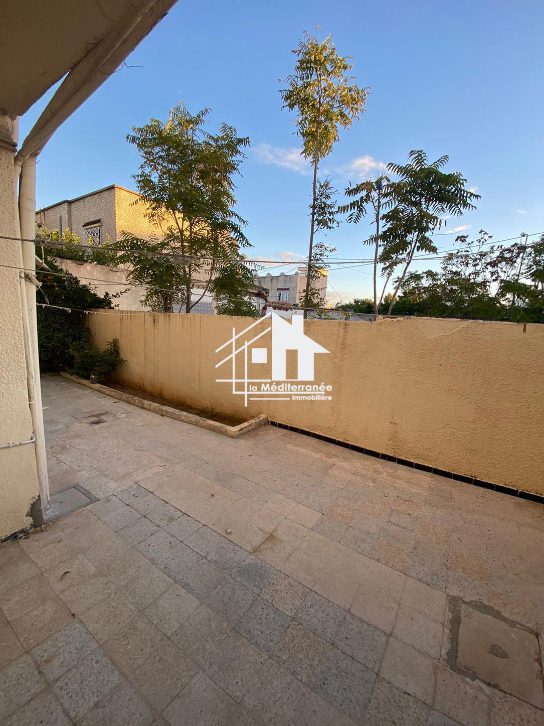 a louer rez de chaussée s+3 au bardo