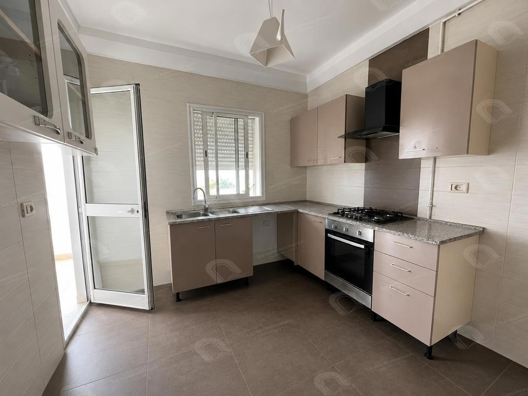 A louer appartement S+3 hst au bardo