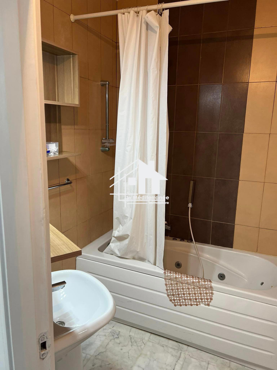 A louer appartement S+3 hst à menzah 1