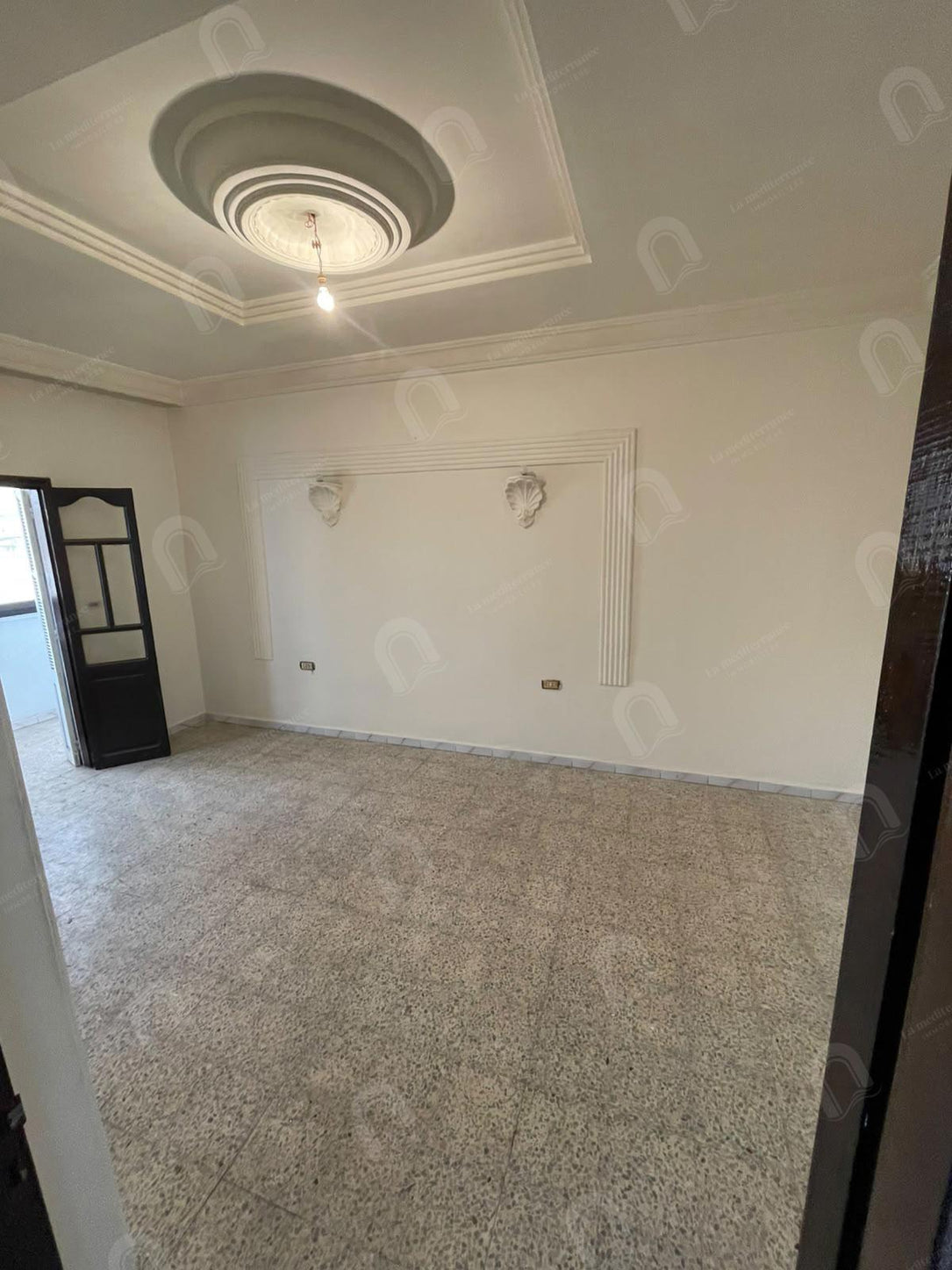 A louer un étage de villa S+3 indépendant situé au 1er étage