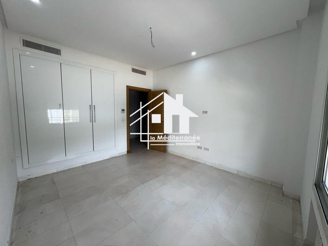 A louer appartement S+3 à la Soukra