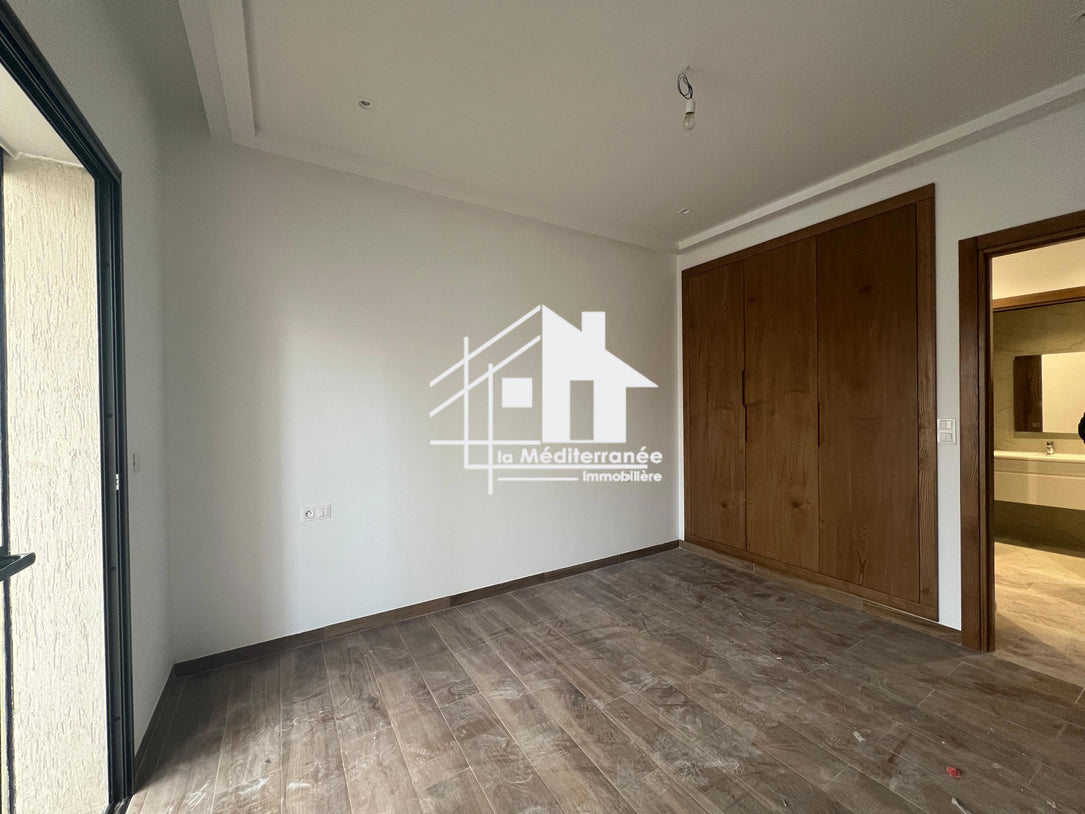 A vendre un appartement S+2 à Chotrana 1