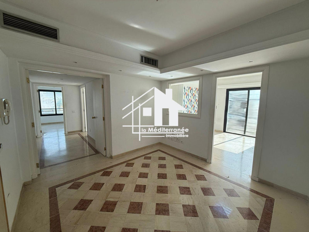 un bureau H+4 au berges du lac 1