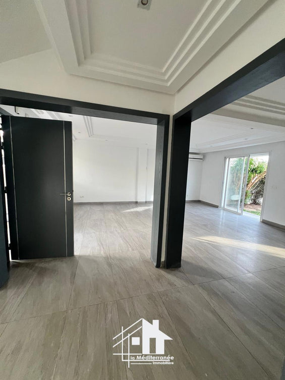 A louer une villa duplex avec jardin à la soukra