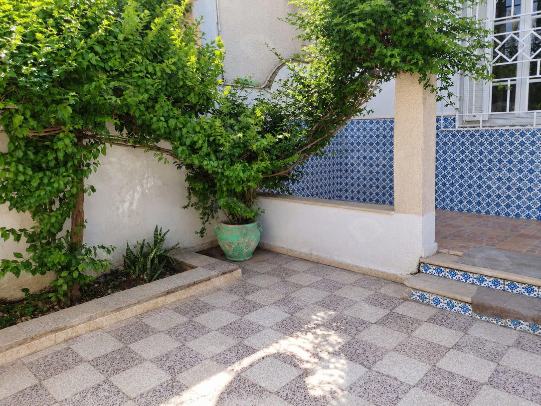 A louer un étage de villa S+2 situé au rdc