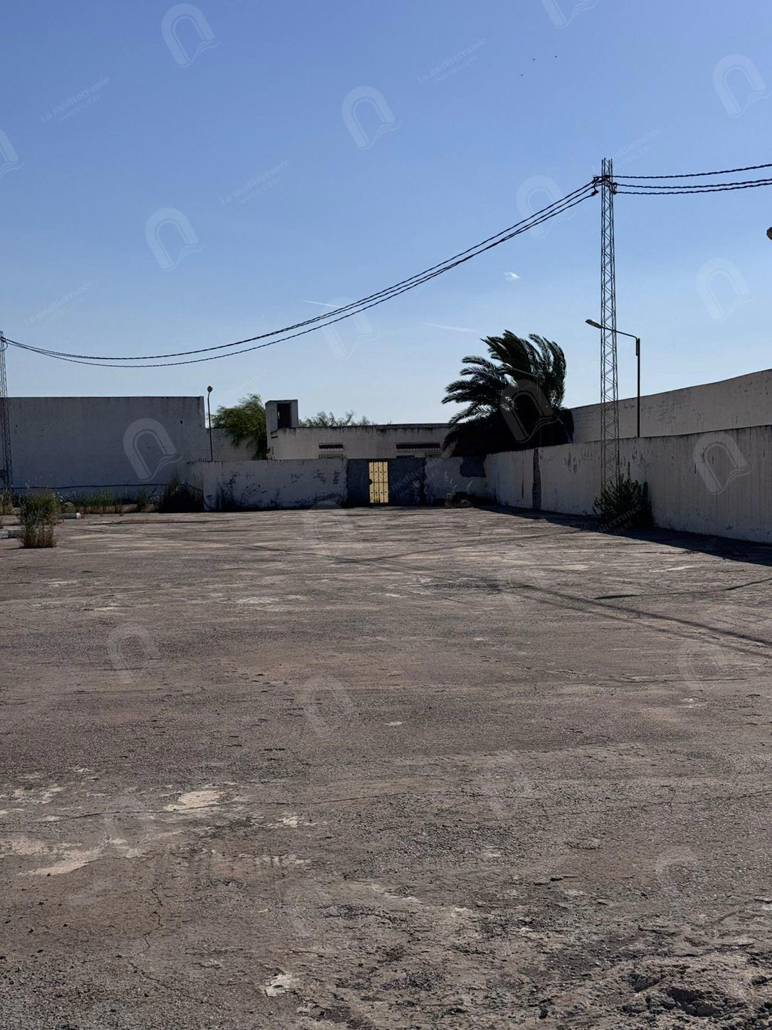 A louer une usine industrielle à El Fejja