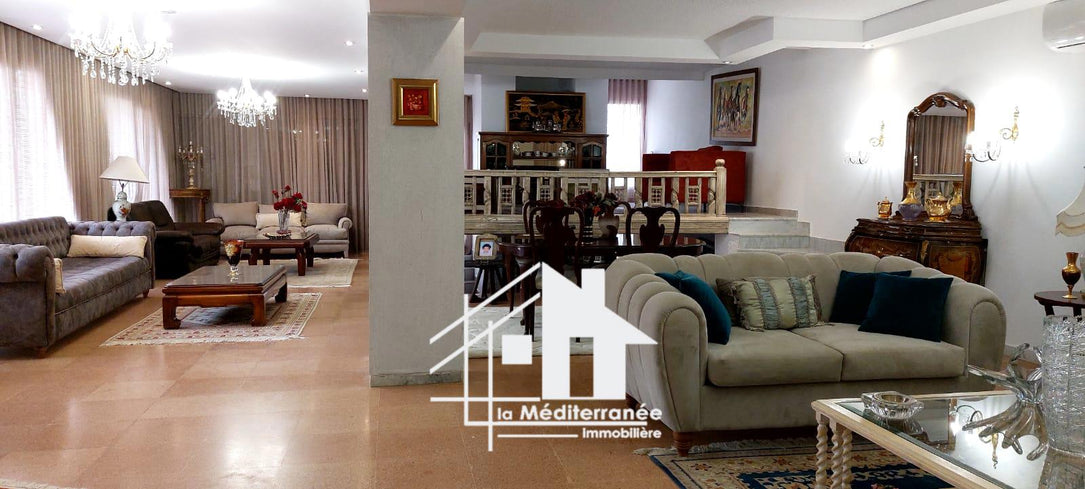 A louer villa S+5 avec piscine à la Soukra