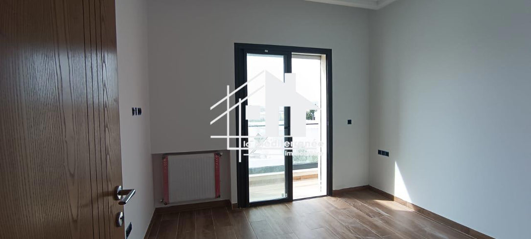 A vendre appartement S+2 à Chotrana 1
