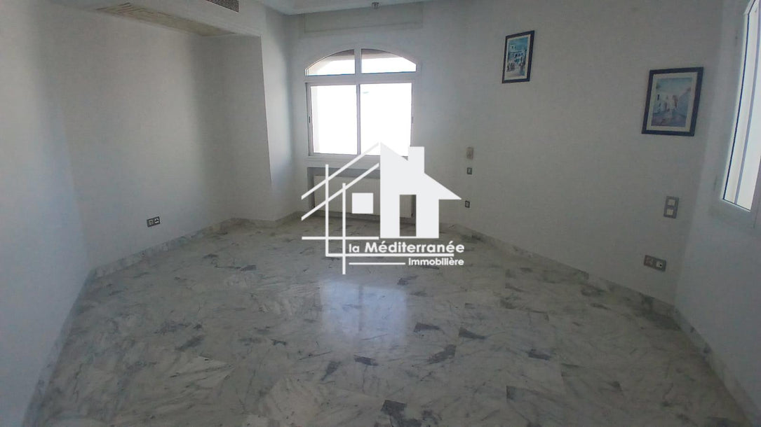 A vendre une villa S+6 gammarth