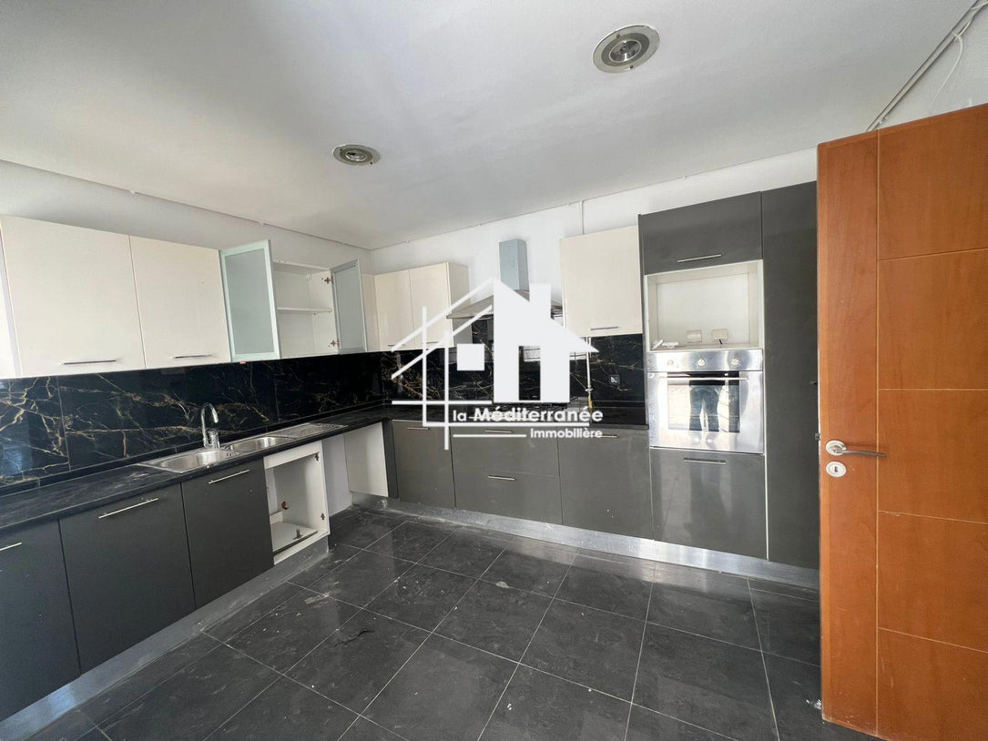 Appartement S+3 vide aux jardins de carthage