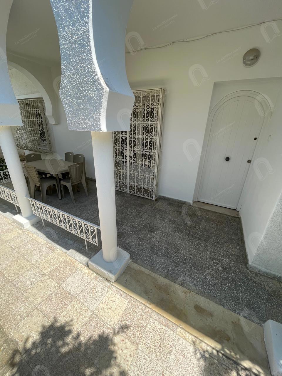 A louer étage de villa S+4 à cité rommana