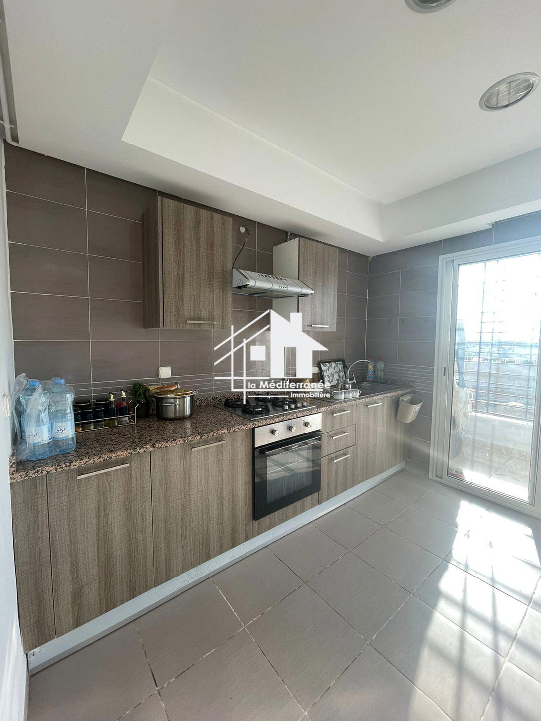 A vendre appartement S+3  au bardo 2 ras tabia