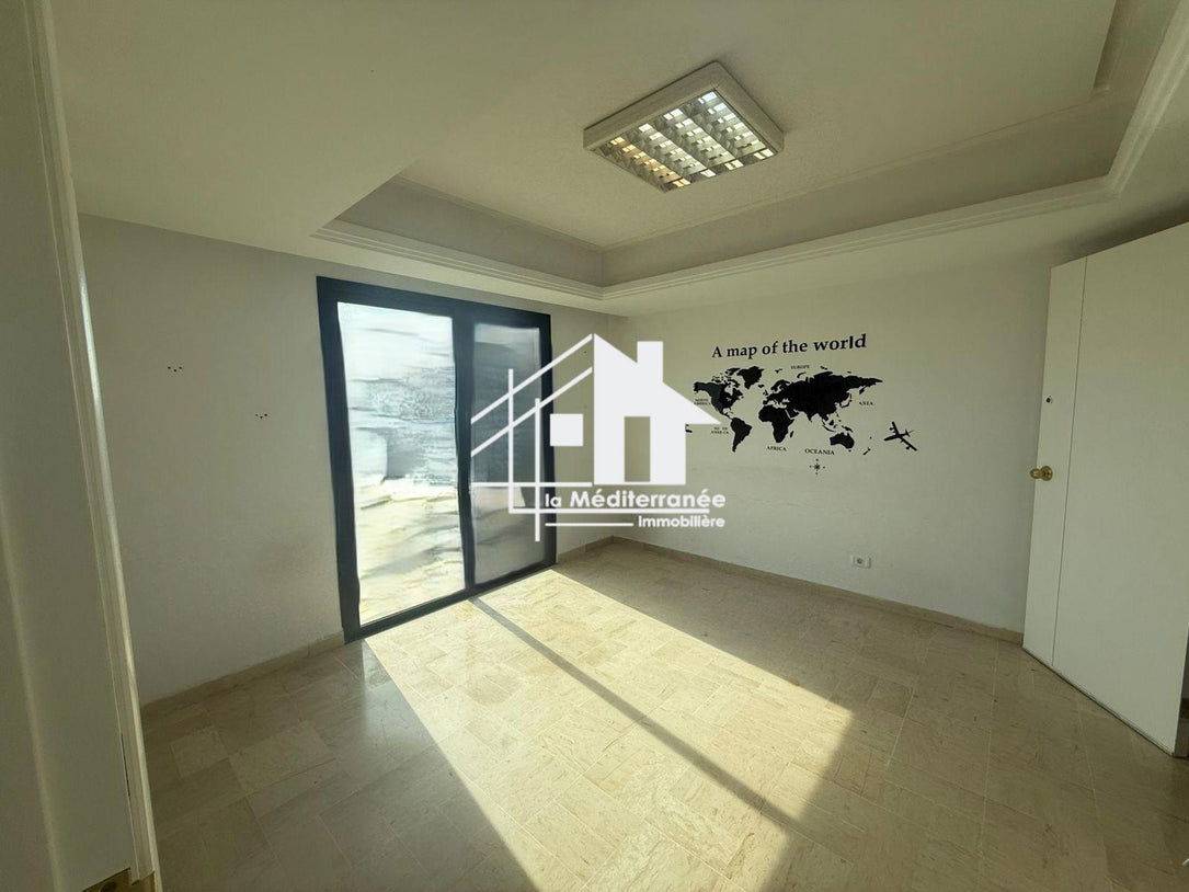 un bureau H+4 au berges du lac 1