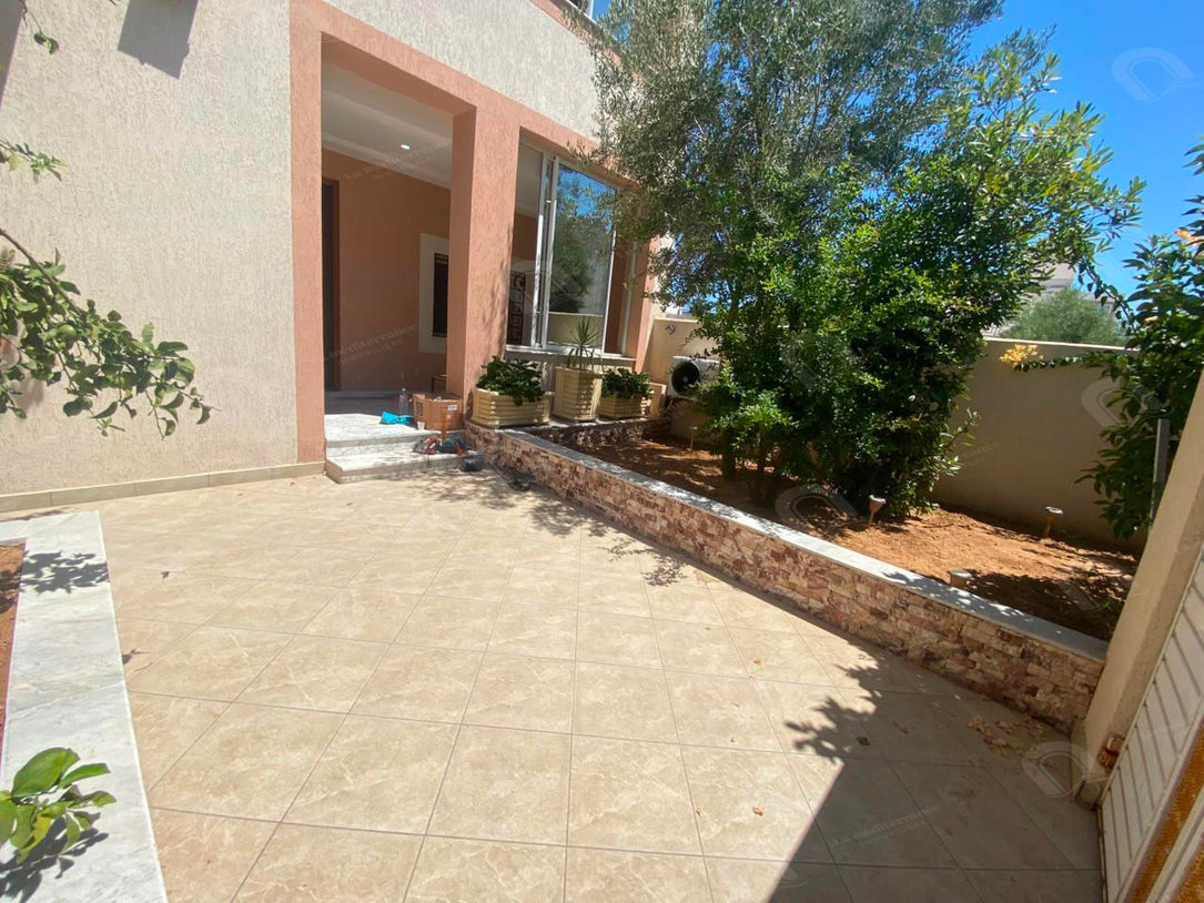 A louer un étage de villa S+3 rez de chaussée à Hammam lif