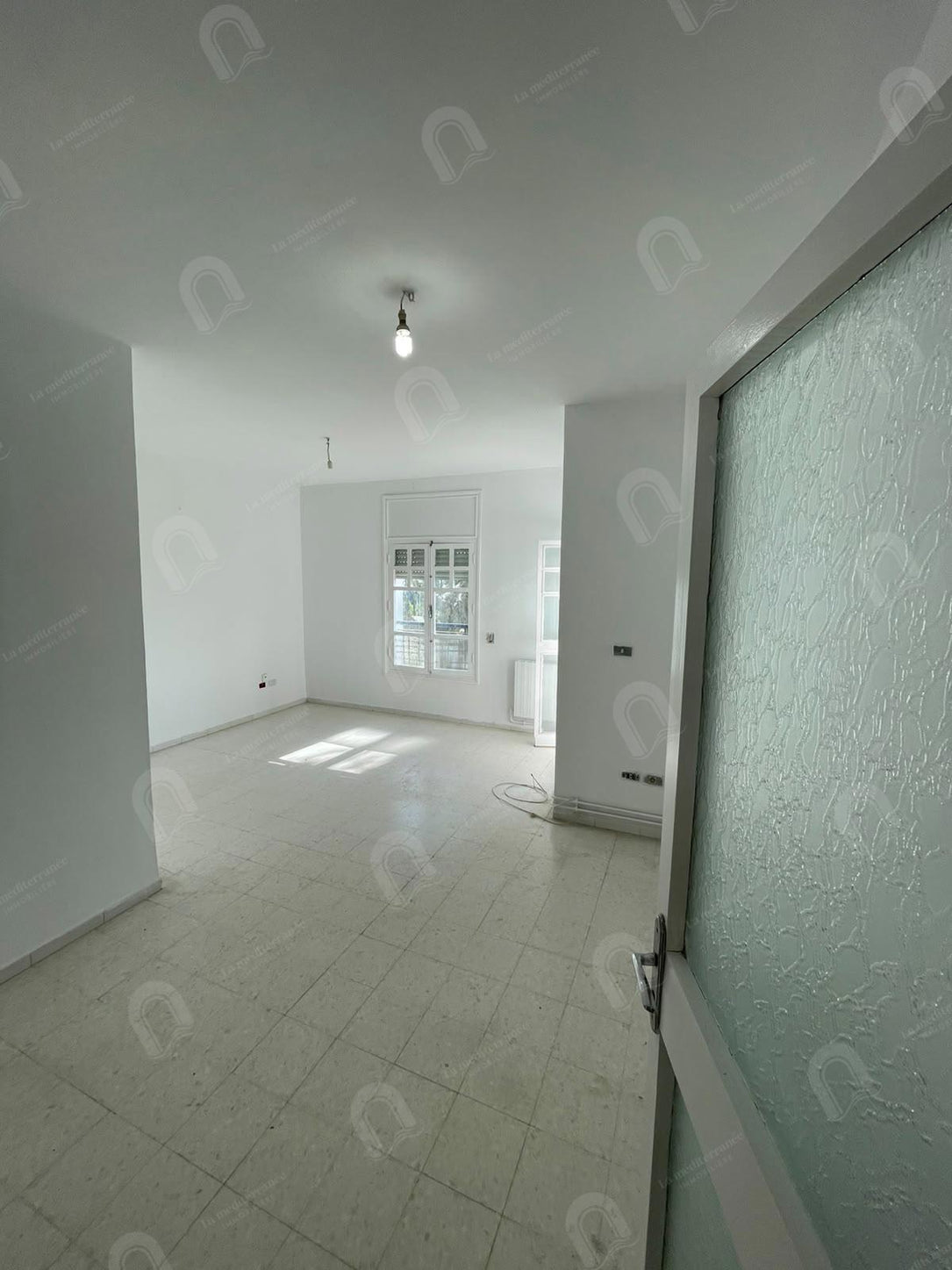 A vendre un appartement S+3 à cité ennasr
