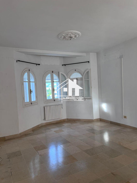 A louer appartement S+3 à Ennasr 2