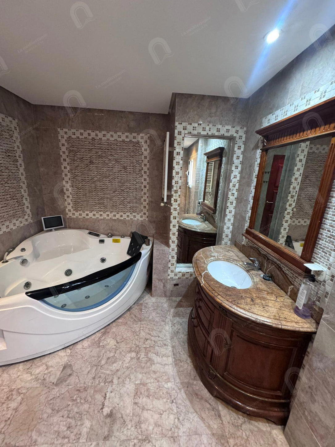 A louer Appartement S+3 hst au bardo