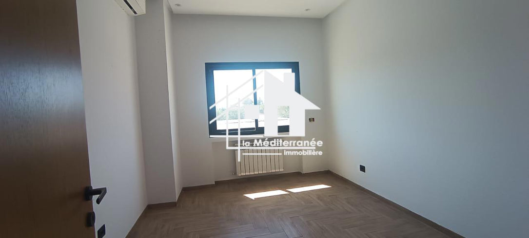 a vendre un  spacieux s+1 neuf à chotrana1