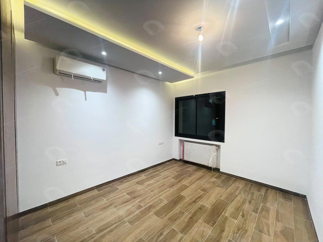 A vendre un appartement S2 neuf à Chotrana 1