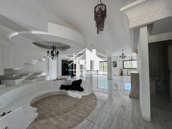 Une villa S+4 à Gammarth