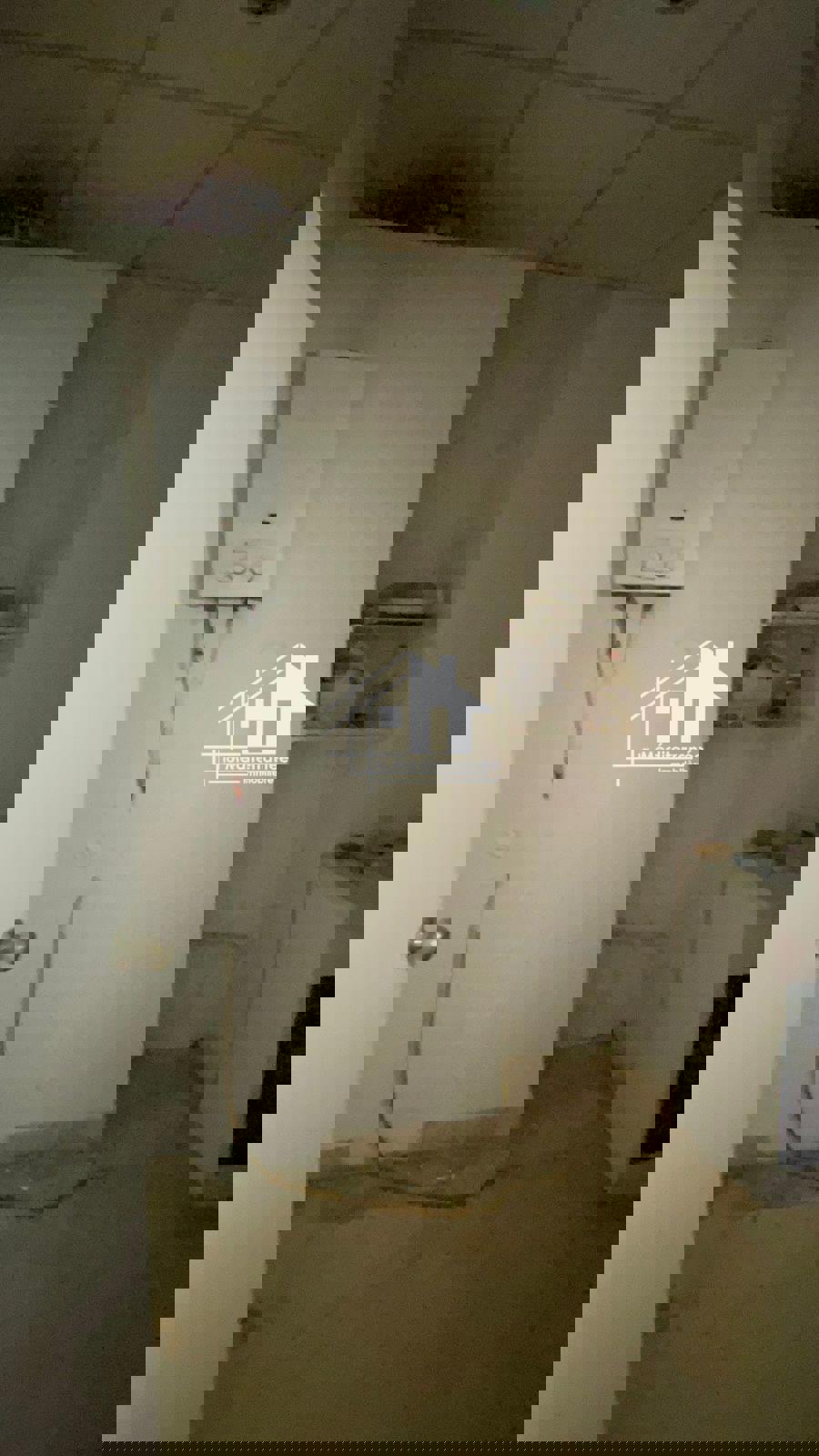 a vendre local 220 m² aux jardin el menzeh2