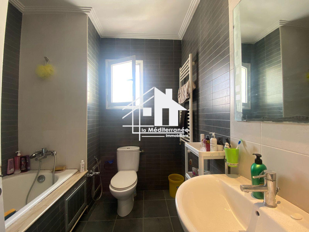 A vendre un spacieux s+3 à ain zaghouan