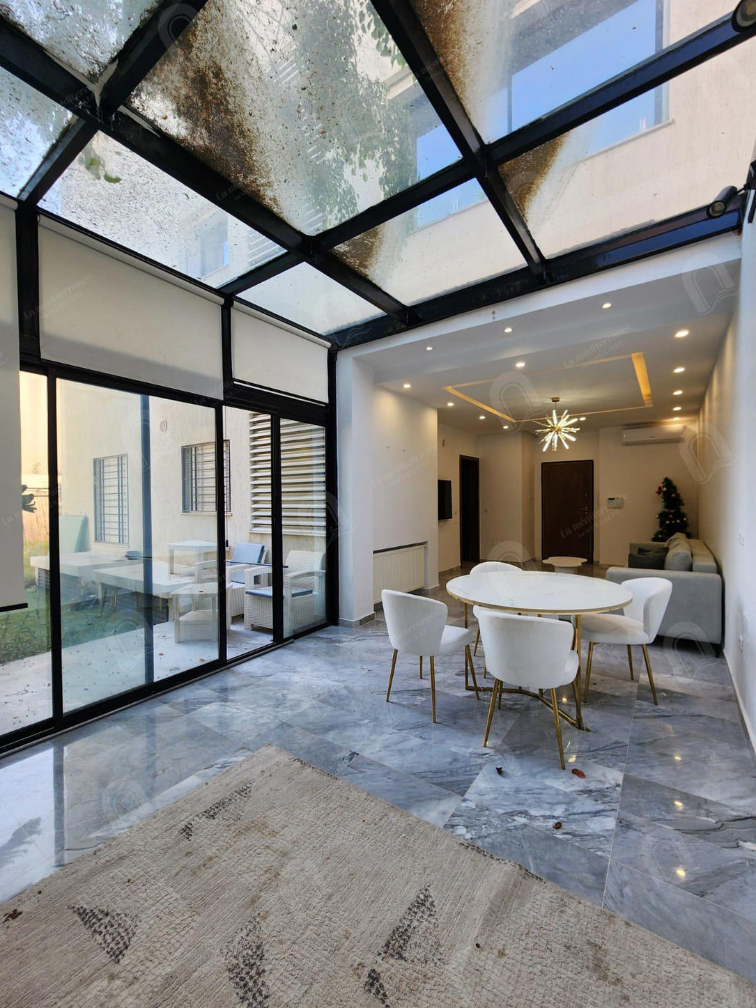 A vendre un joli s+2 avec grand jardin