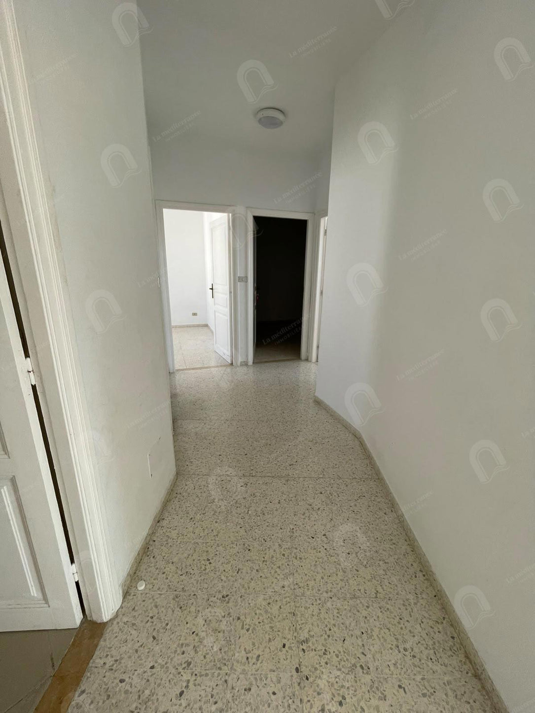 À louer  Appartement S+3 à Cité Ennasr 2