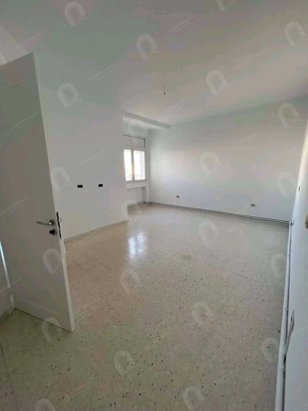 A louer un étage de villa S+2 a cité fattouma