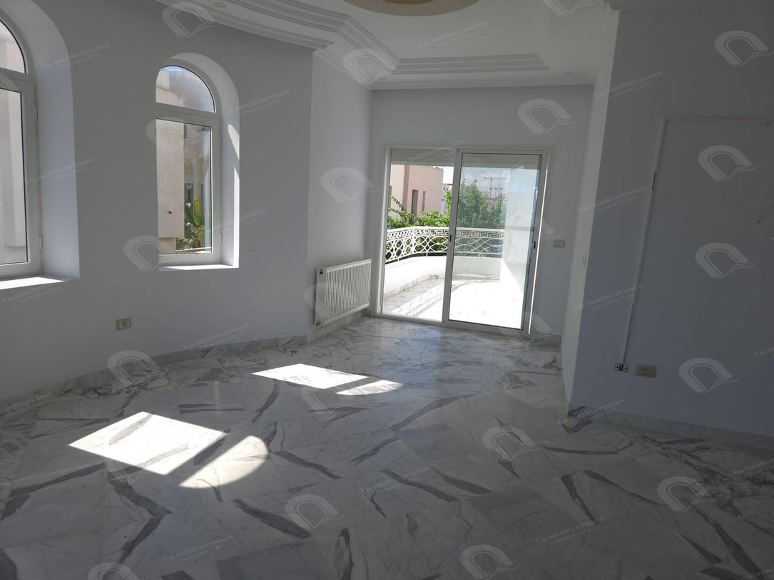 A louer étage de villa s3 aux Jardins de Carthage