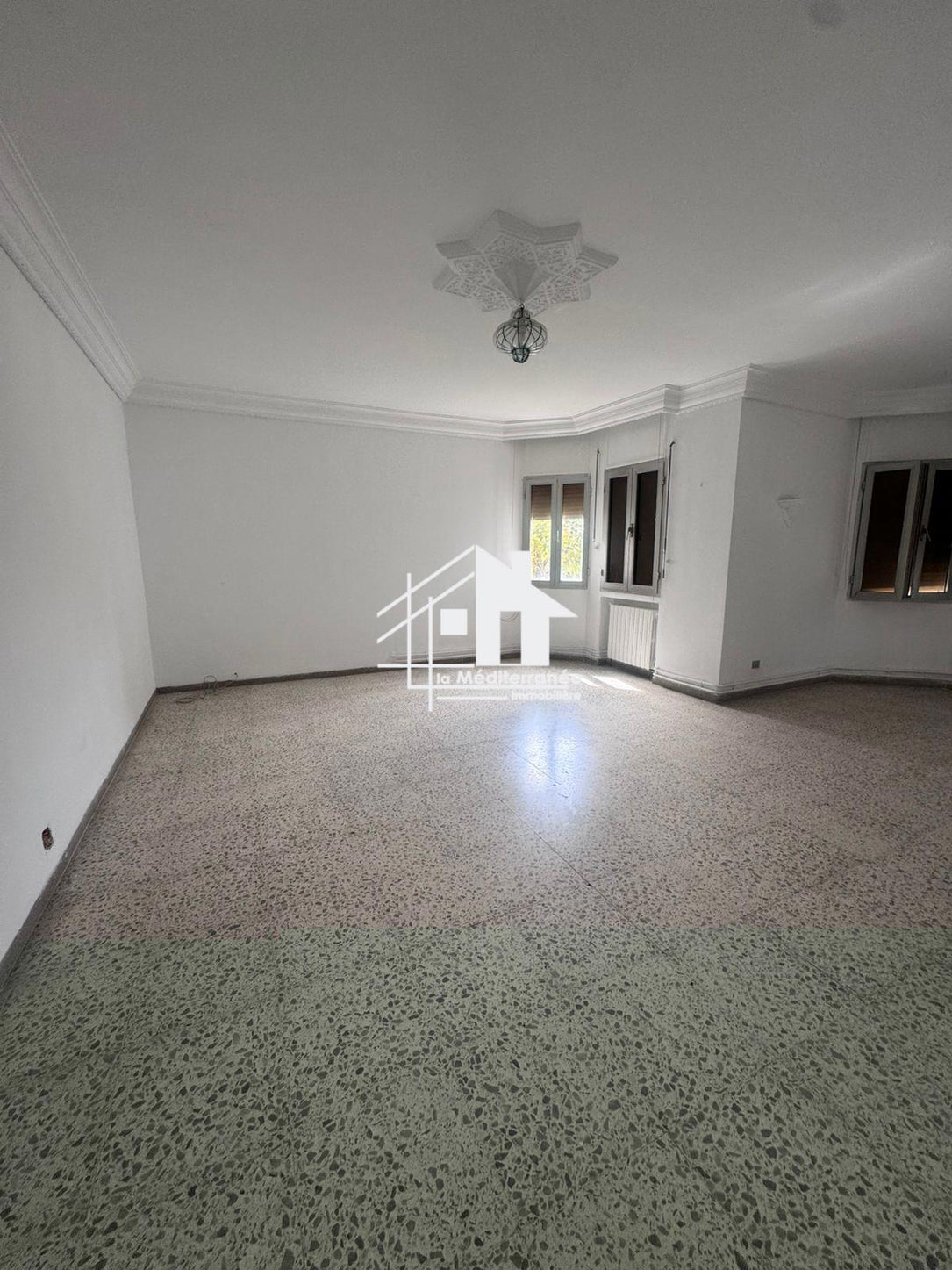 à louer un étage de villa s+3 au bardo
