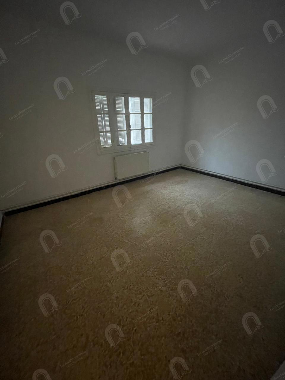 A louer une villa S+4 indépendante au bardo lahneya