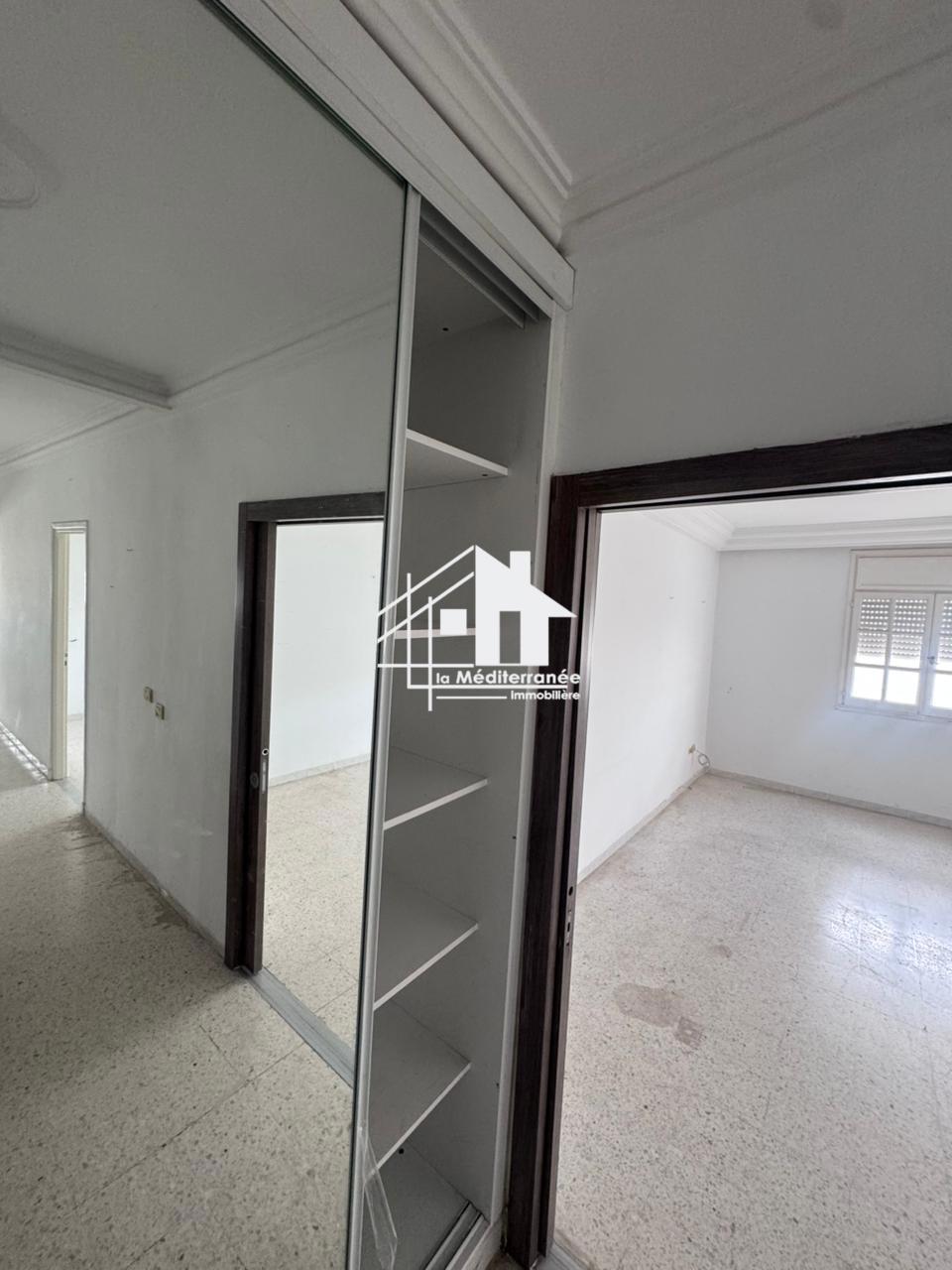 A louer appartement S+3 à El agba