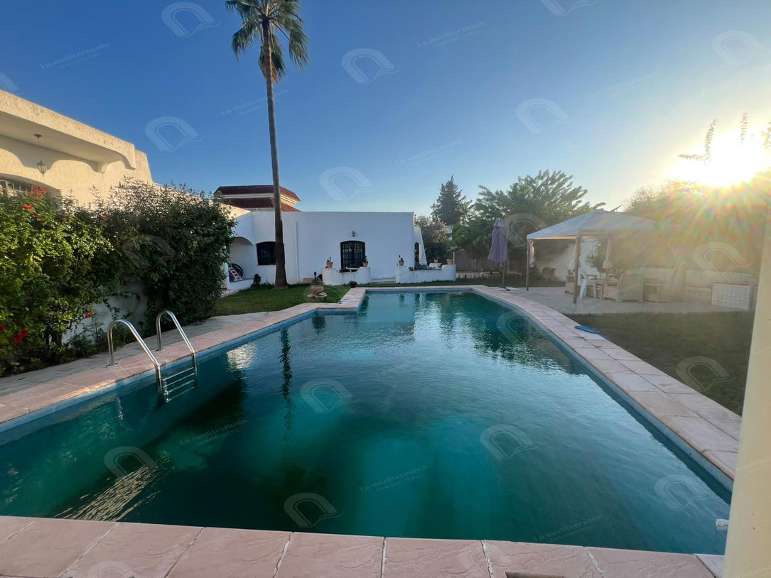 Villa a louer avec piscine à la soukra