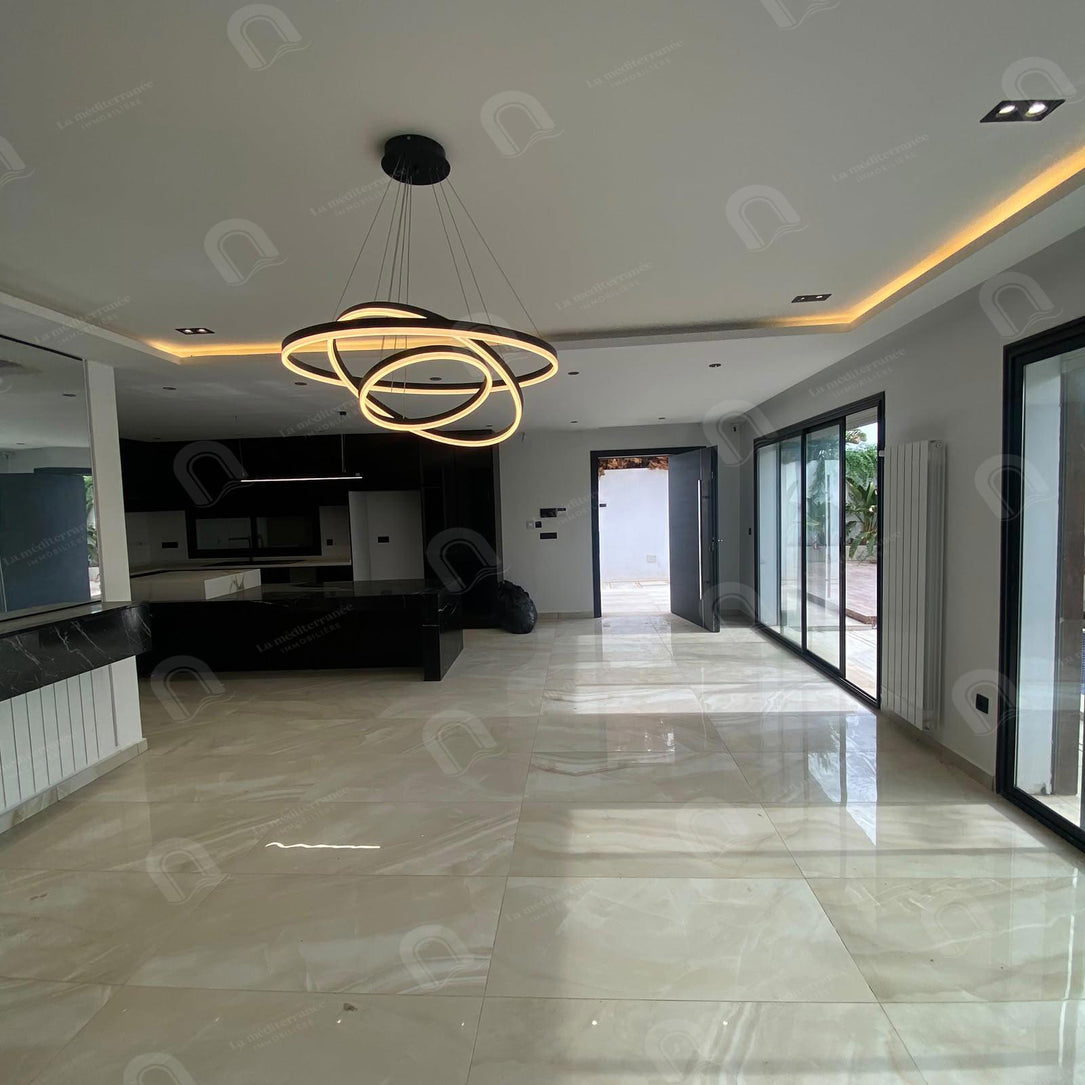 A louer villa s+2 à la soukra