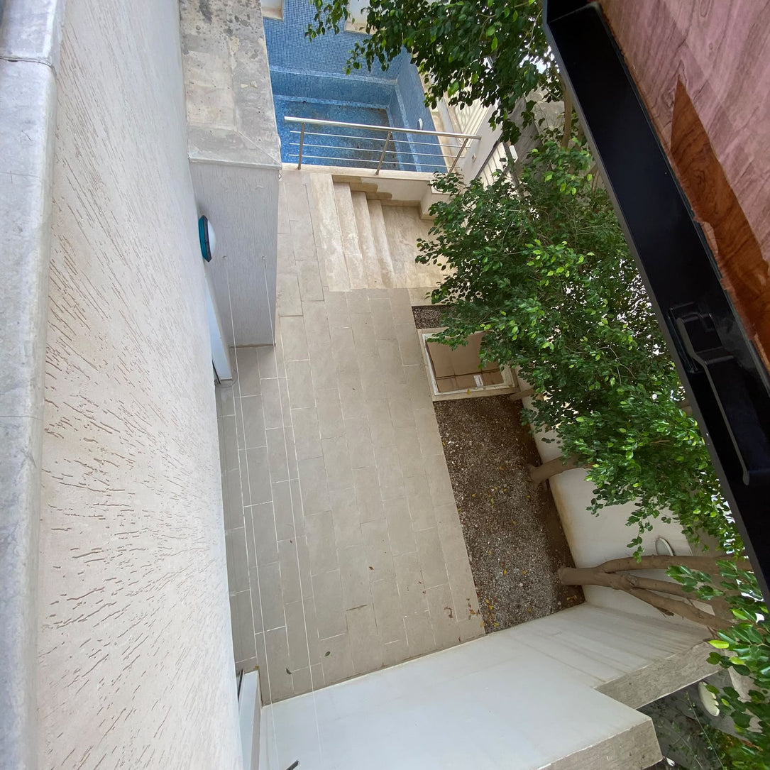 Duplex avec piscine s+3 chotrana 1 3000 DT