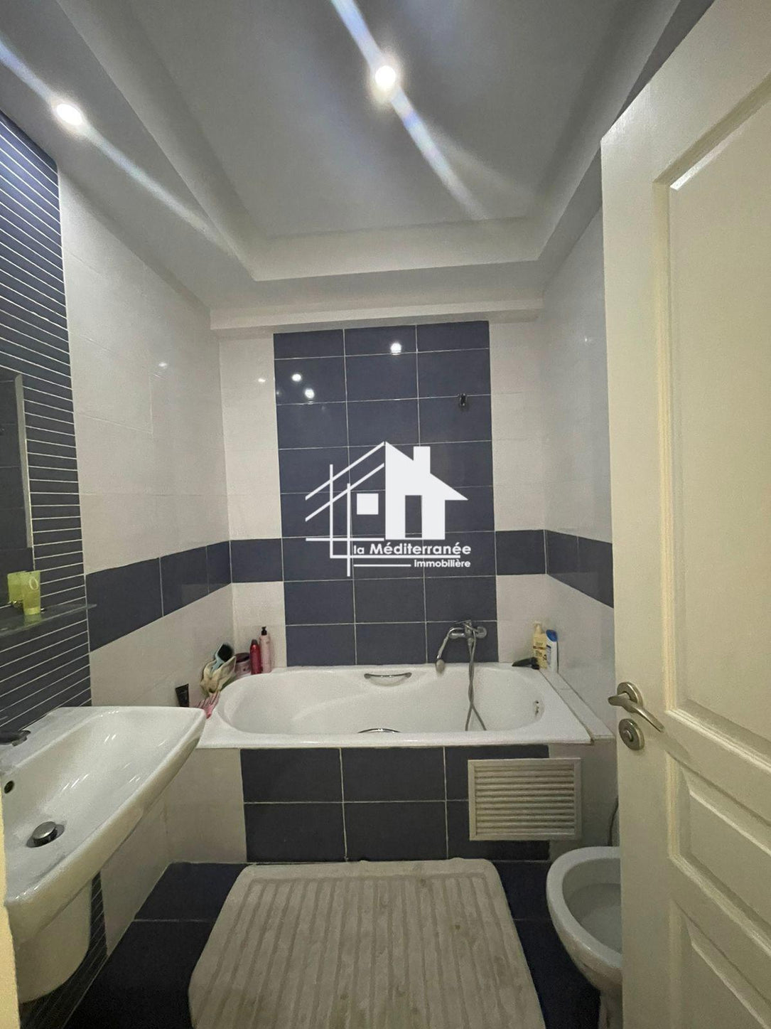 A vendre appartement S+3  au bardo 2 ras tabia