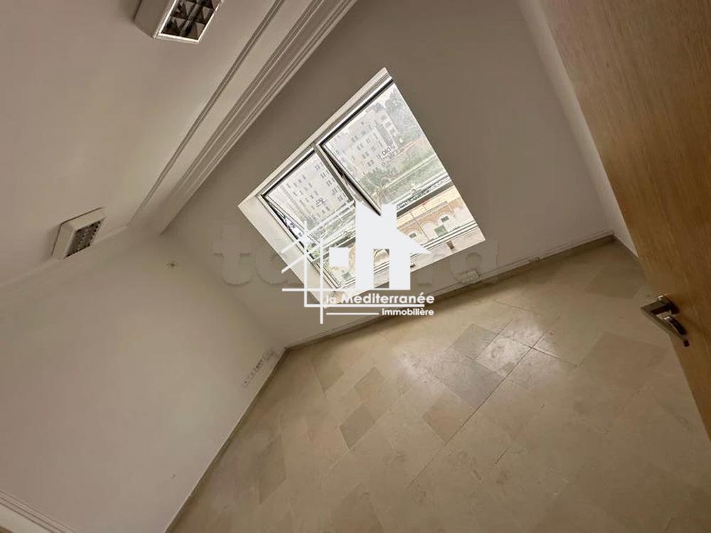 A louer bureau H+4 hst à beb saadoun