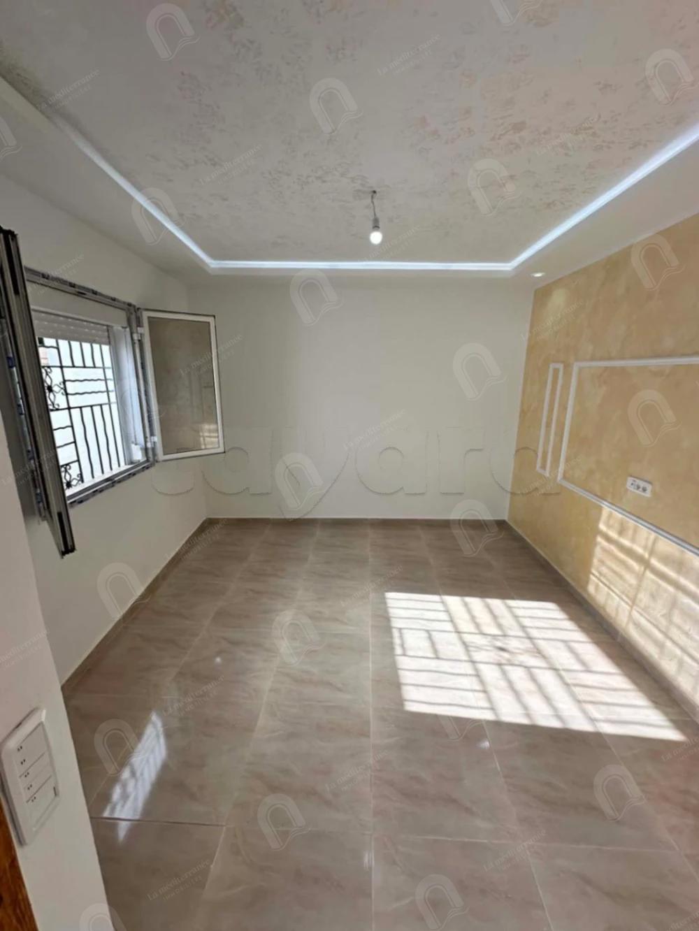 A louer un étage de villa S+1 au rdc