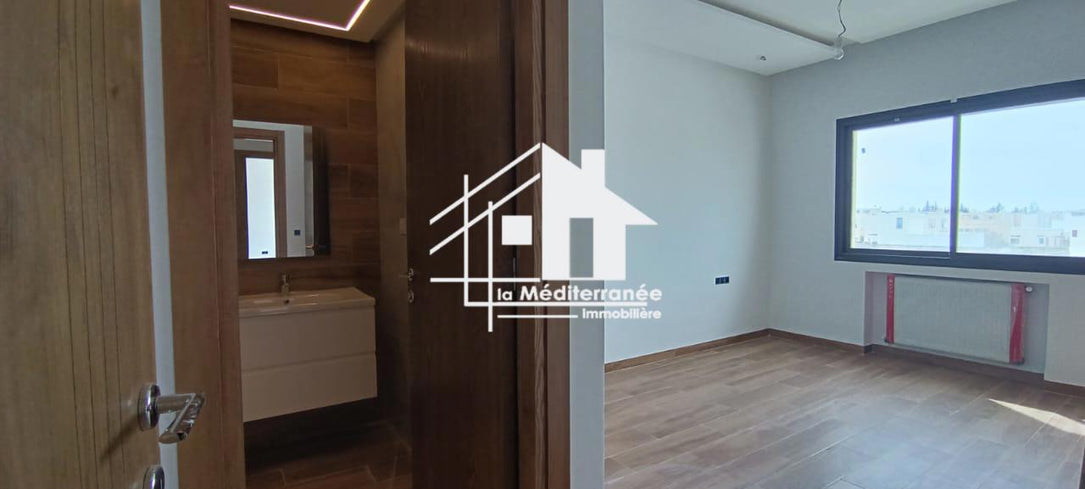 A vendre appartement S+2 à Chotrana 1