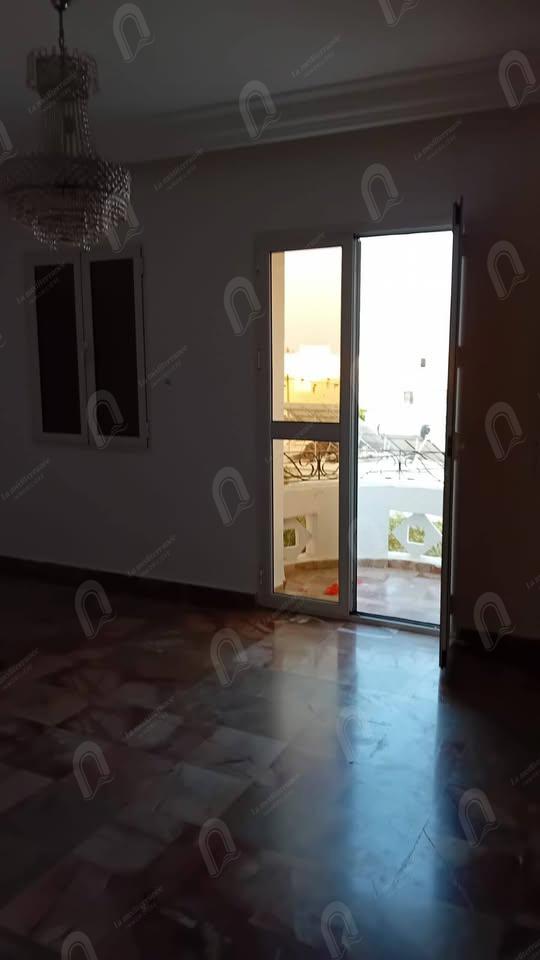 A louer un appartement S+2 situé au 2éme étage à manouba  cité ben younes