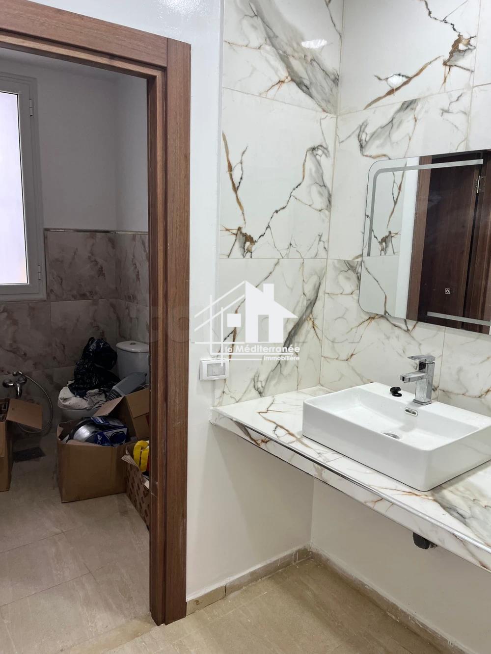A louer villa S+3 à Menzah 5