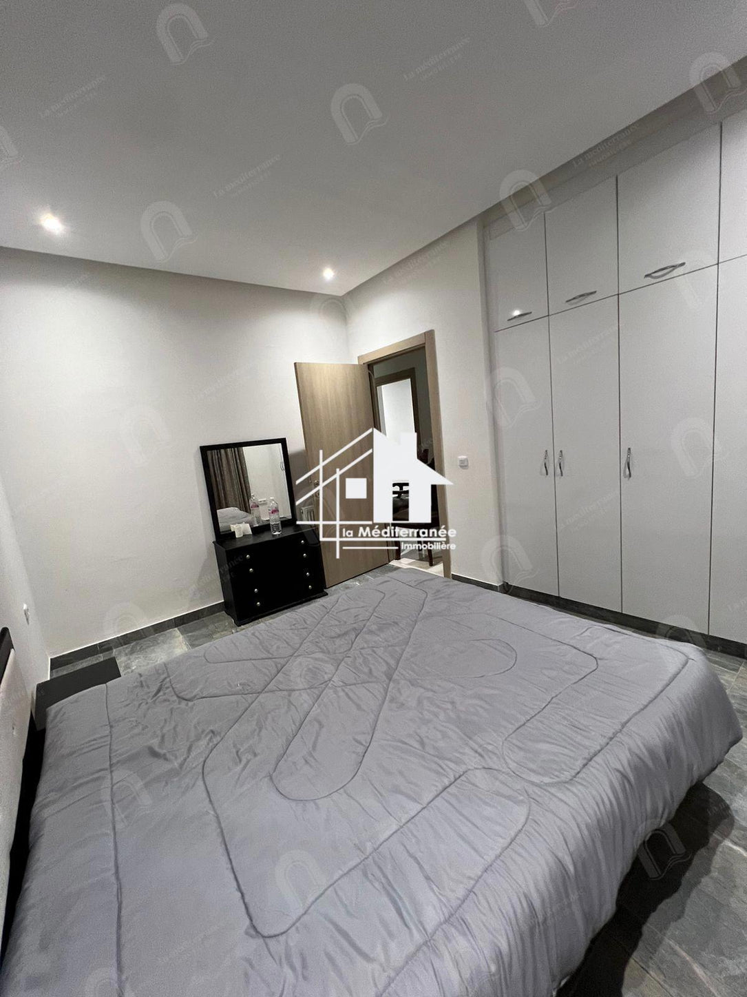 A vendre appartement S+3 hst au bardo
