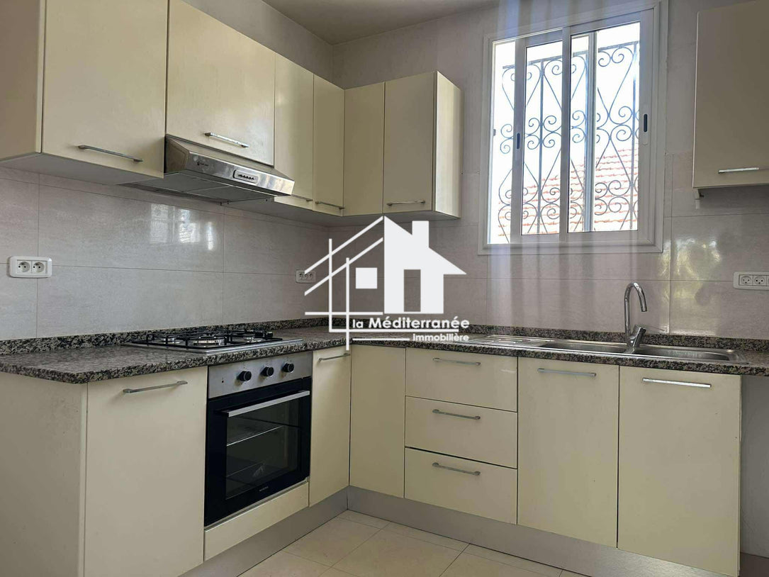 A louer un étage de villa s+3  indépendant à Ezzahra ville