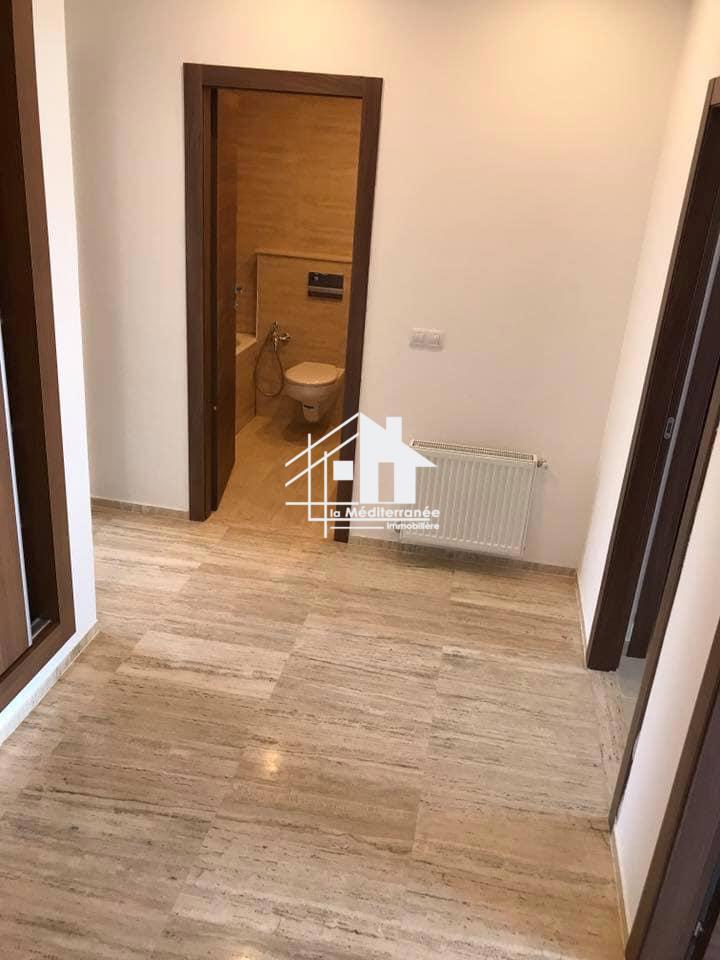 A louer appartement s+2  à cité Ennasr