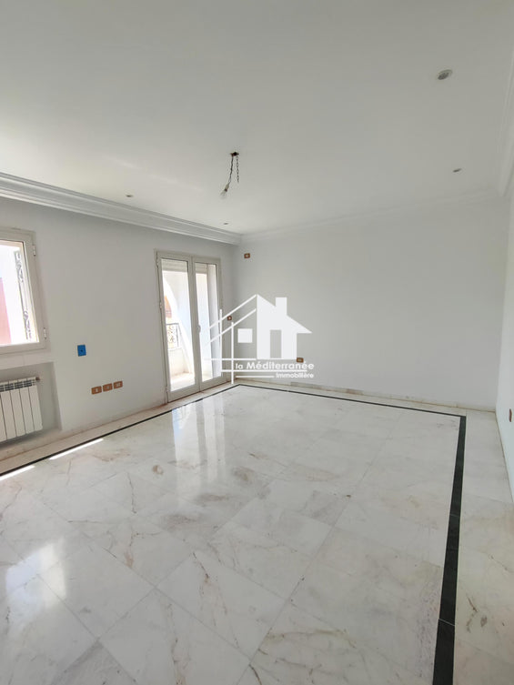 A vendre S+2 jamais habitée a la cité Wahat