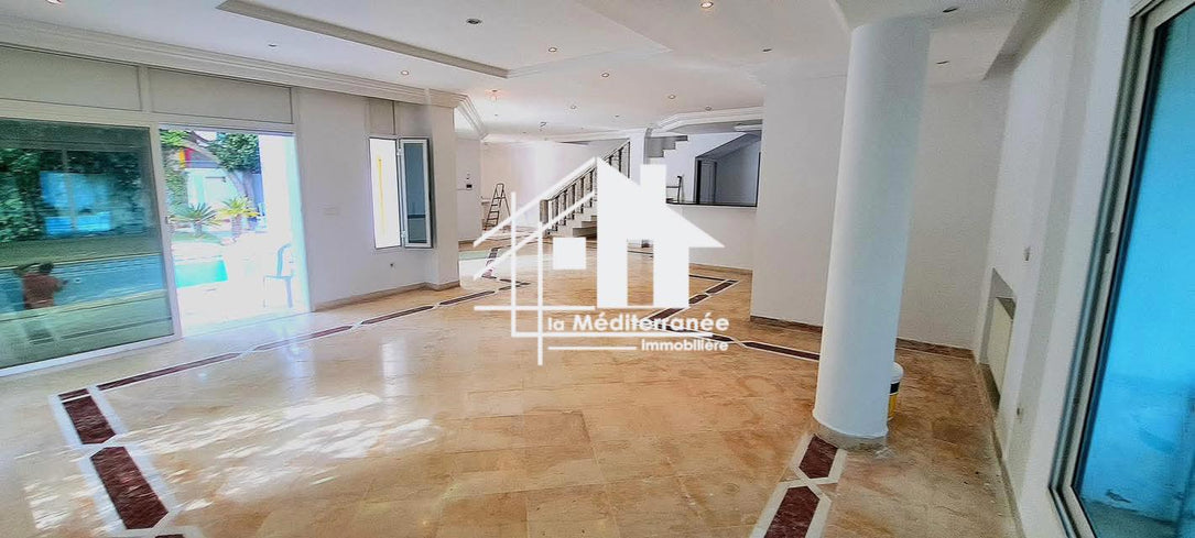 Une villa S+4 à Ain Zaghouan Nord