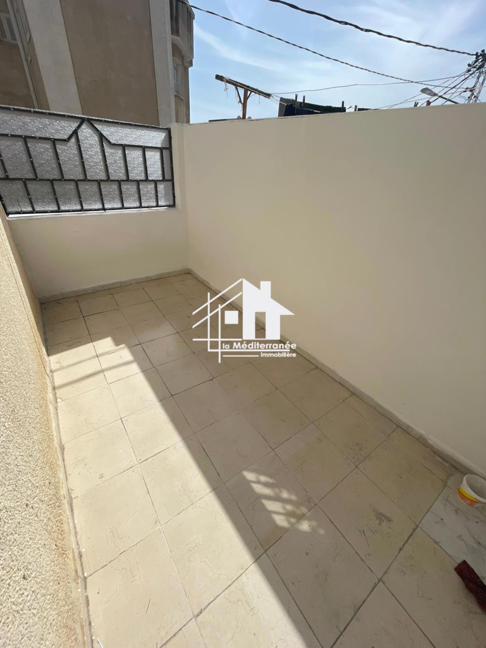 A louer étage de villa s+3  au bardo lahnaya